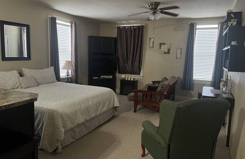 Boonville Apartment | Little Boonville Apartment