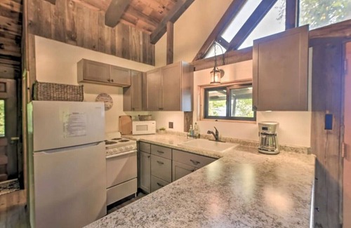 North Hero House | Little Camp · Cozy North Hero Lakefront w/Amazing views!