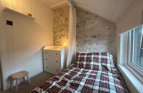 Pontypridd House | Little Cottage, Big Character