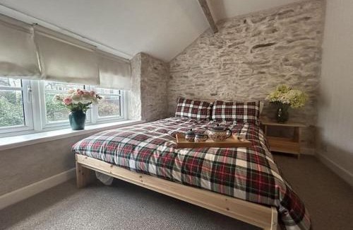 Pontypridd House | Little Cottage, Big Character