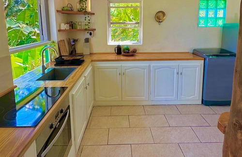 Hill Crest Villa | Little Diamond Jungle Home, Panoramic Ocean Views, 2 Verandas &Tropical Garden