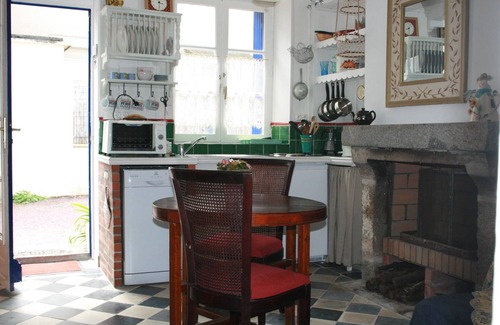 Saint-Vaast-la-Hougue House | Little fisherman house 300 meters to the sea.
