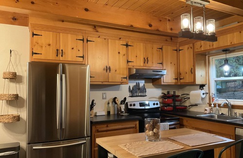 Placerville Cabin | Little Green Cabin by Apple Hill/Sly Park/Wineries/Tahoe/Hiking
