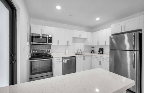 East Little Havana Apartment | Little Havana Gem Unit 4 - Stylish 2/1 - Renovated