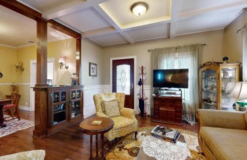 SoFi House | Little house on Monroe