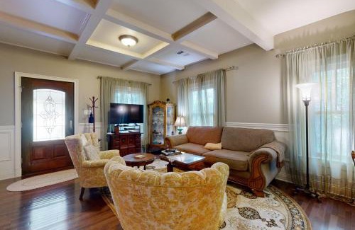 SoFi House | Little house on Monroe