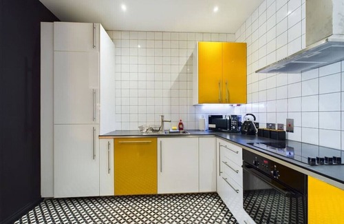 Cathedral Quarter Condo | Little Italy Apt- Stylish 1-Bed Apt in Belfast City Centre – Sleeps 4 | Cathedral Quarter Location