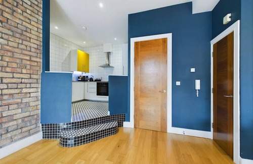 Cathedral Quarter Condo | Little Italy Apt- Stylish 1-Bed Apt in Belfast City Centre – Sleeps 4 | Cathedral Quarter Location