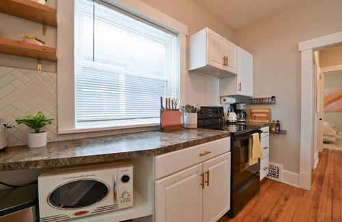Dahlman House | Little Italy Retreat: Self-Check-In, 2BR, Smart TV