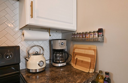 Dahlman House | Little Italy Retreat: Self-Check-In, 2BR, Smart TV