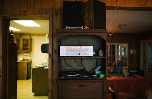 Upper Peninsula Michigan Cabin | Little Lake Cottage in Gwinn:Upper Peninsula Beauty in Every Leaf