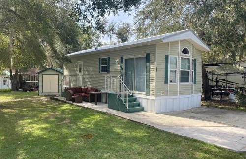 Salt Springs Resort | Little Lake Kerr-Maid