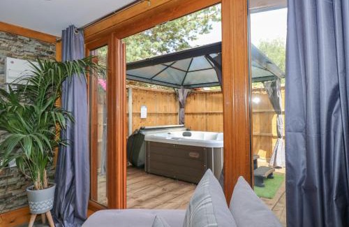 Pentney House | Little Lodge
