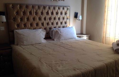Choma Bed & Breakfast | Little Lodge