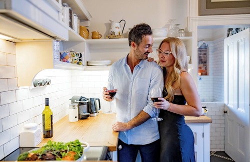Wollongong Cottage | Little Milton restored Heritage Cottage 5 minutes walk to Harbour, Beaches & CBD