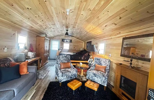 Irons Cabin | Little O'L Town-Cozy Rustic Western Town, private cabins. Great for GROUPS!