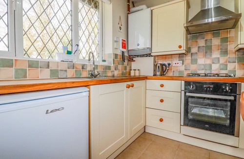 Lostwithiel Cottage | LITTLE OAKLANDS, pet friendly, with a garden in Lostwithiel