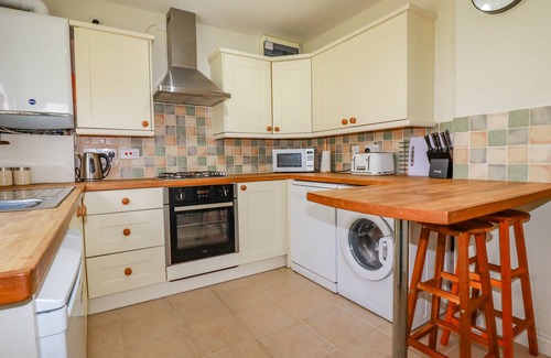 Lostwithiel Cottage | LITTLE OAKLANDS, pet friendly, with a garden in Lostwithiel