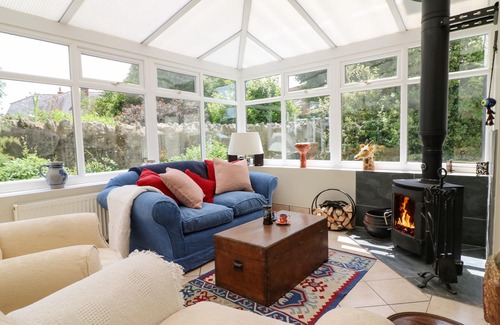 Maiden Newton House | LITTLE ORCHARD, family friendly in Maiden Newton, Dorset