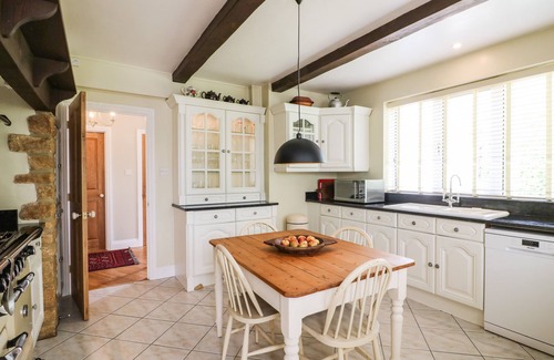 Maiden Newton House | LITTLE ORCHARD, family friendly in Maiden Newton, Dorset