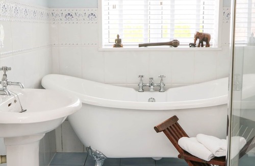 Maiden Newton House | LITTLE ORCHARD, family friendly in Maiden Newton, Dorset