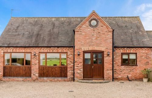 Upton Snodsbury Cottage | Little Owl Barn - sleeps 4 guests in 2 bedrooms