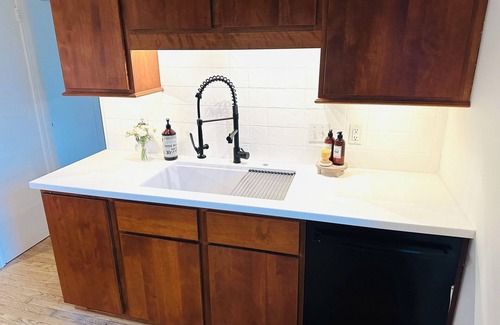 State College House | "Little Red House" eclectic 3BR, walk to downtown State College! Pet Friendly!