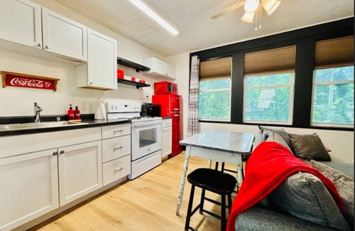 Danville Apartment | Little Red Loft | Cozy Guest Suite Apartment
