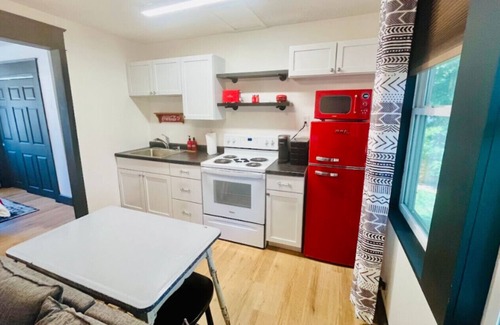 Danville Apartment | Little Red Loft | Cozy Guest Suite Apartment