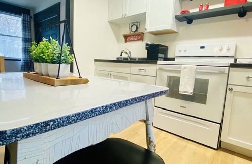 Danville Apartment | Little Red Loft | Cozy Guest Suite Apartment