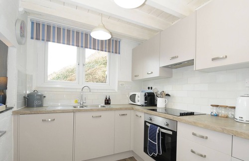 Trebarwith Strand Cottage | LITTLE RUFFO, pet friendly, country holiday cottage in Tintagel