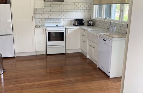 Oamaru Cottage | Little Sweetie in the Heart of Old Oamaru
