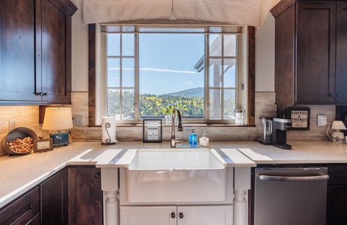 Cripple Creek House | Little Topsey Modern Mountain Cabin - Custom Home - Hot Tub - Mountain Views