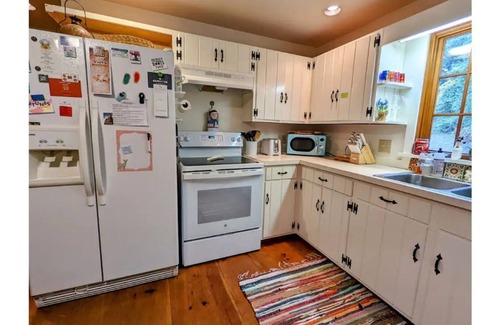 Germantown House | Little White House - Private near Hudson & hiking