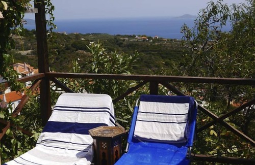 Alonissos House | Little Yellow House With Beautiful Sea View
