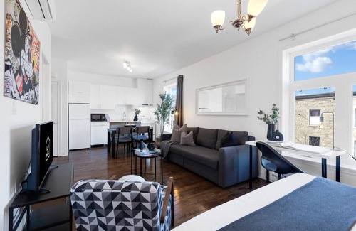 Plateau Mont Royal Apartment | LiV MTL 301 Studio Deluxe Suite + Rooftop Patio