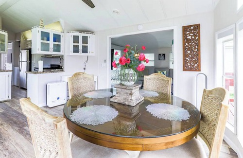Port Isabel Condo | LIV Sea Cottage: Water Front and private Boat Dock (Pet Friendly)
