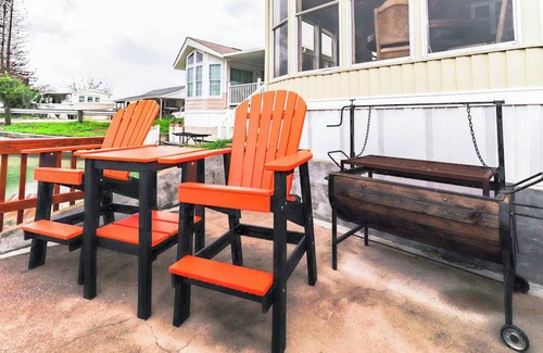 Port Isabel Condo | LIV Sea Cottage: Water Front and private Boat Dock (Pet Friendly)