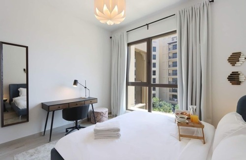 Al Sufouh 1 Apartment | Livbnb - Bright Serene 1B Retreat with Pool View