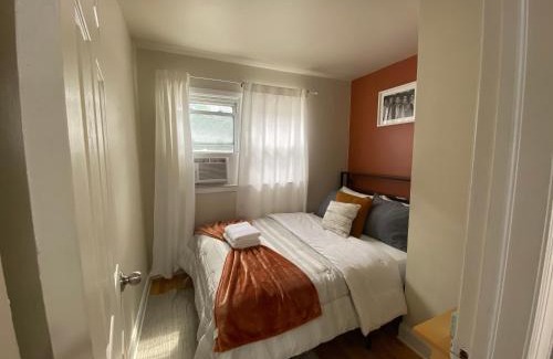 The Heights Apartment | Live in NYC -20 Mins to Rockefeller, MoMA & World