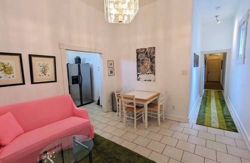 Fan District Apartment | Live in the Fan! Apt: 2B + Parking in an Italianate on Grace, near everything!