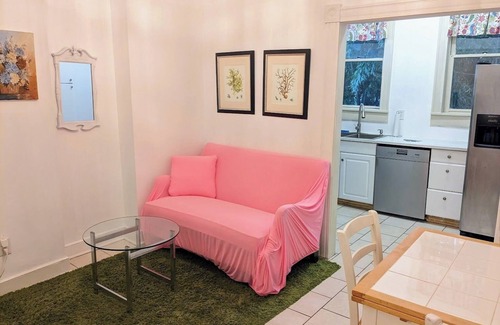 Fan District Apartment | Live in the Fan! Apt: 2B + Parking in an Italianate on Grace, near everything!