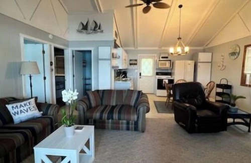 Howe Cottage | Live & Love Life on the Lake at Sunset Cottage!