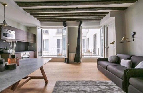 Porte-Saint-Martin Apartment | Live Marais, live Paris center! chronicle of life in the historic center