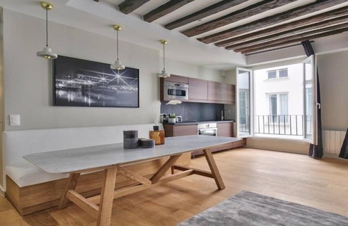 Porte-Saint-Martin Apartment | Live Marais, live Paris center! chronicle of life in the historic center