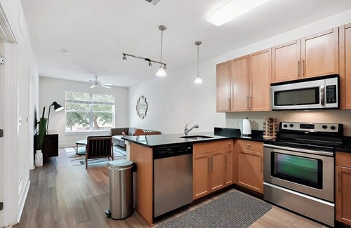 Eisenhower East Apartment | Live Well | Relax | Cozy | Old Town | 2 Bedrooms