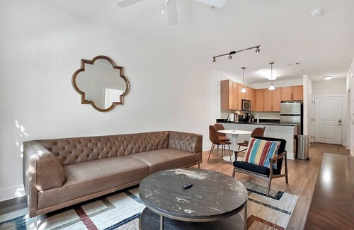 Eisenhower East Apartment | Live Well | Relax | Cozy | Old Town | 2 Bedrooms