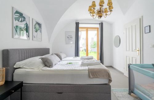 Mautern an der Donau Apartment | Live Work Relax in Wachau - 60m2 Perfect for Any Occasion with Garden