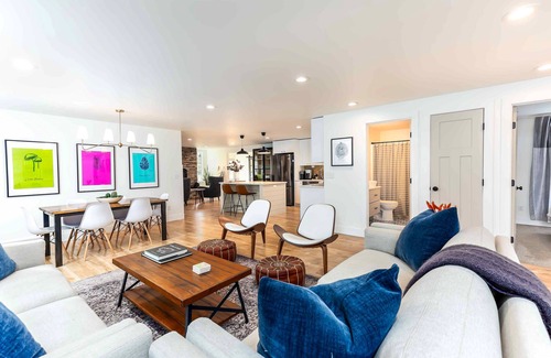 Three Rivers House | LIVE76 - Modern Sunriver Getaway, Huge, Private Yard