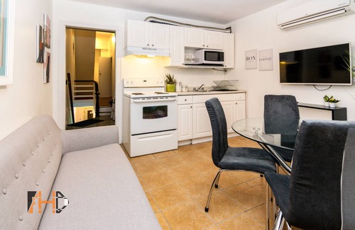 Cabbagetown House | Lively 3 Bedroom multi-story Apartment in Historic Cabbagetown